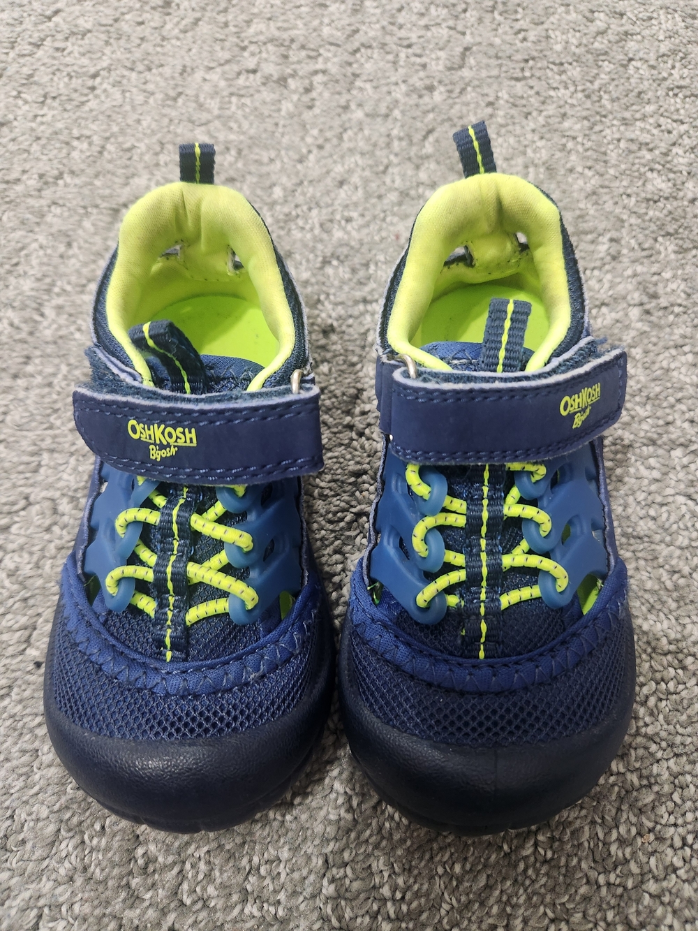 OshKosh B'gosh Navy & Neon Yellowish  Green Kids Active Water Shoes Size 6